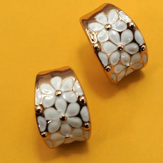 Josslyn White Epoxy Flower Hoop Earrings | 80E6942