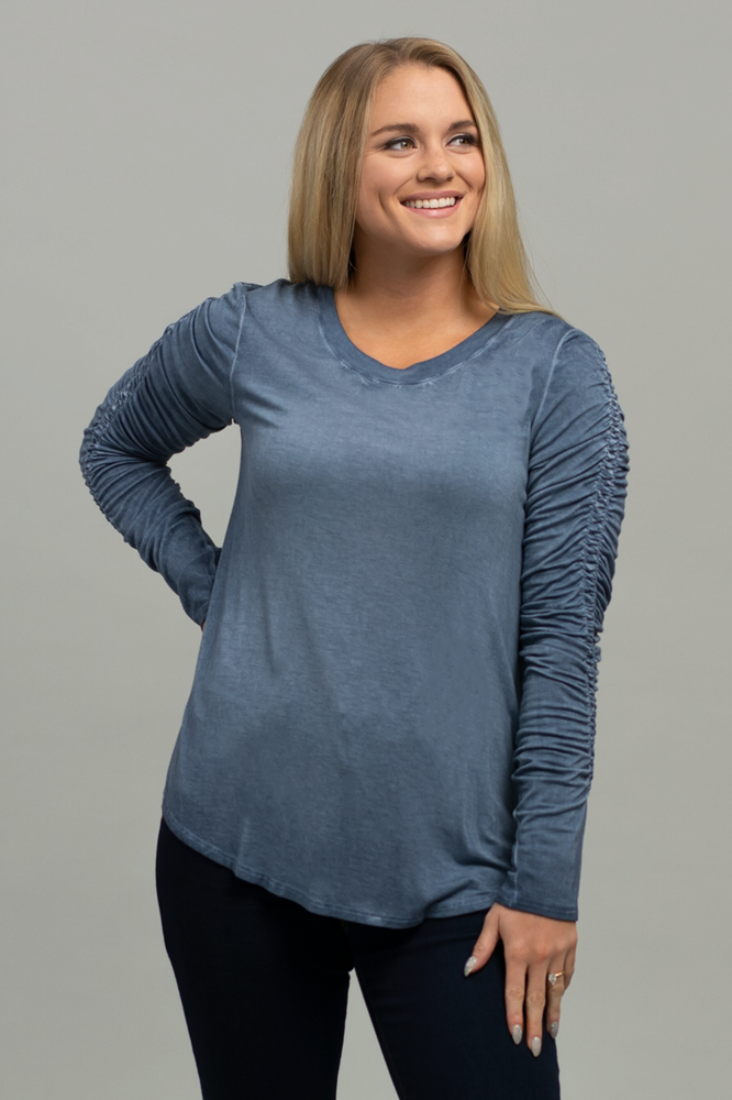 PUSH UP RUCHED L/S MINERAL WASH TOP