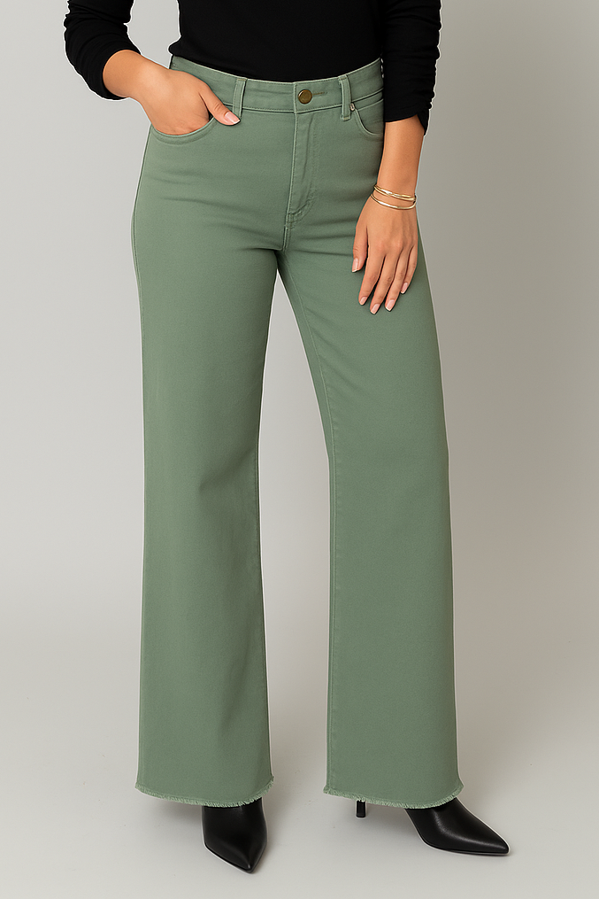 31" Inseam Wide Leg Fray Hem Jean